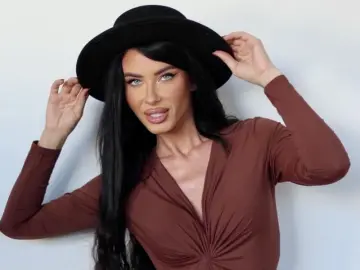 Sex Chat with EkaterinaKirova from Livejasmin