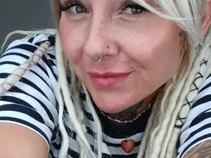 Live Porn with pixieDread from Myfreecams