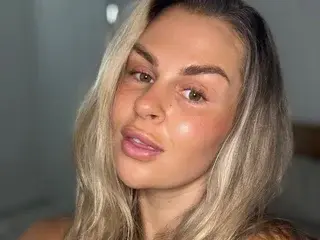 Nude Webcam with ClaraXVale from Streamate