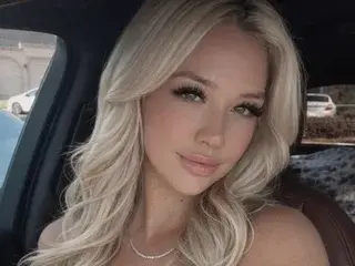 Best live sex cam show with Sabrina_xx from Streamate